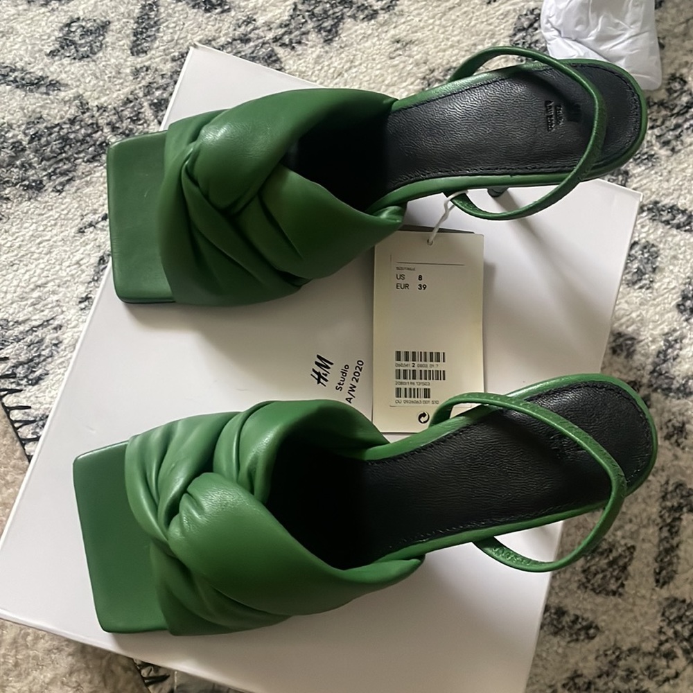 Sandals - Picture 4 of 7